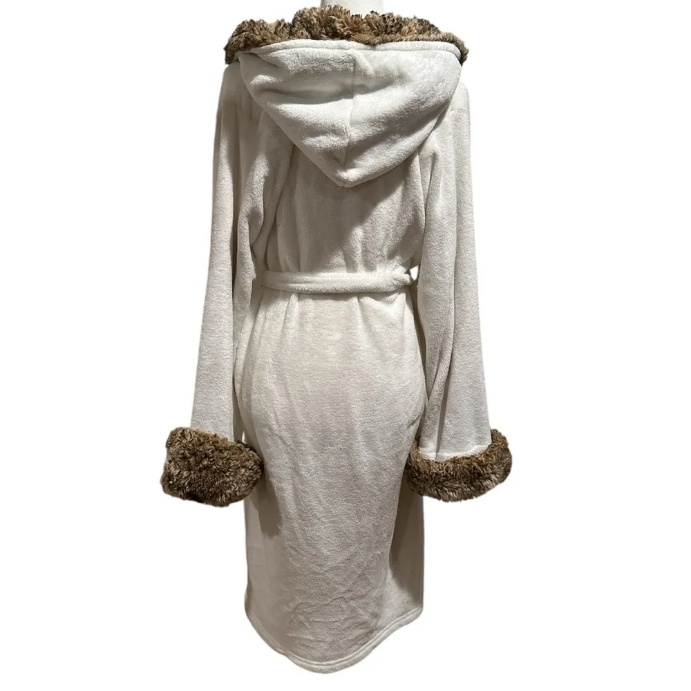Pottery Barn Penny Lane Cozy Hooded Robe with Faux Fur Trim in White - Image 4