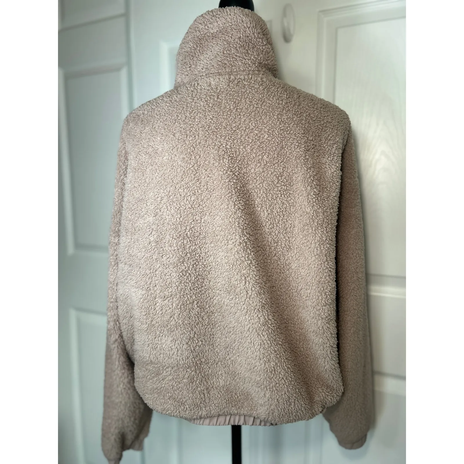 Vuori Jacket Large Pink Sherpa Fleece Full Zip Collar Snap Flap VW530 Cropped - Image 5