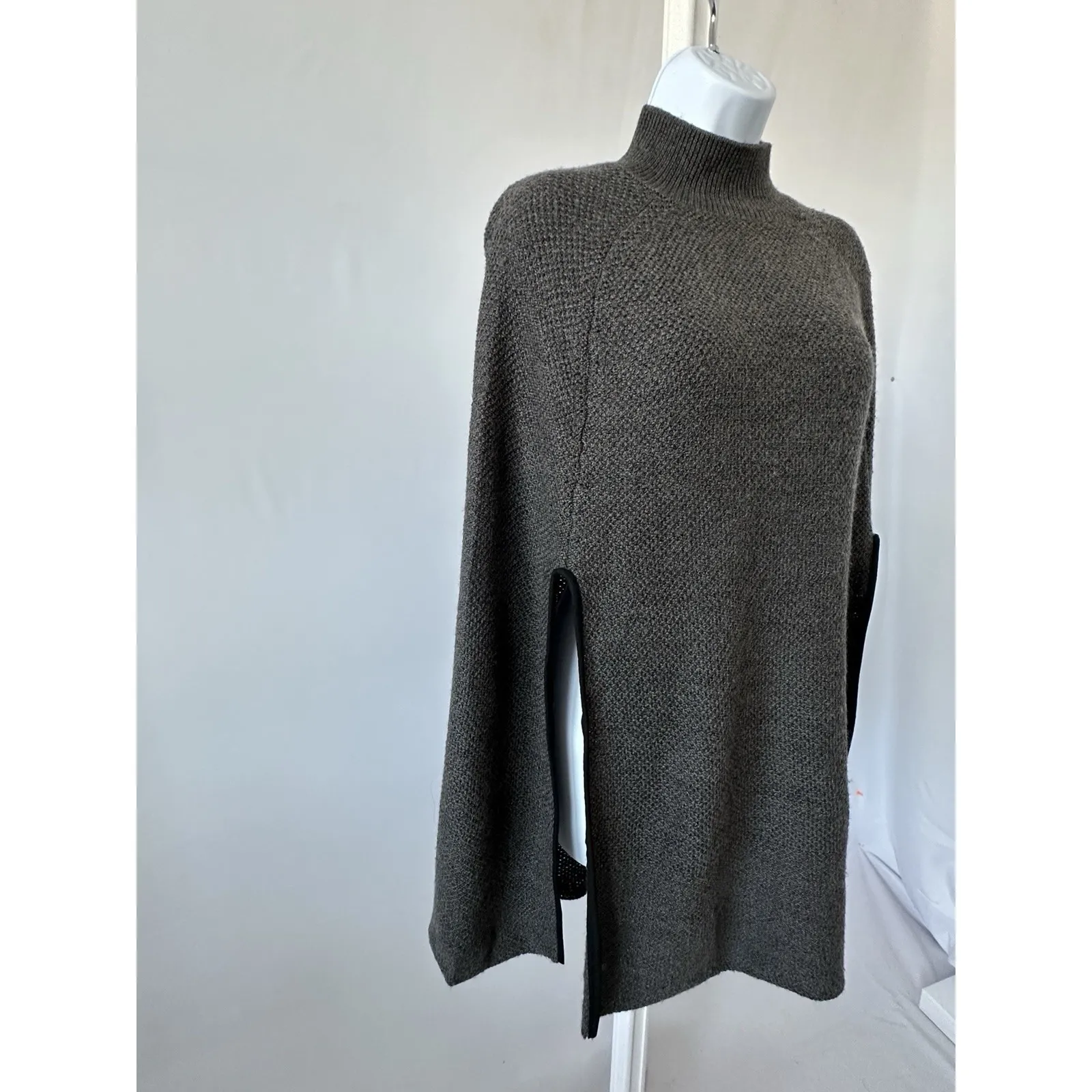Women's Gray Wool Equestrian Poncho by Lauren Ralph Lauren, Sz: OS (b47) - Image 2