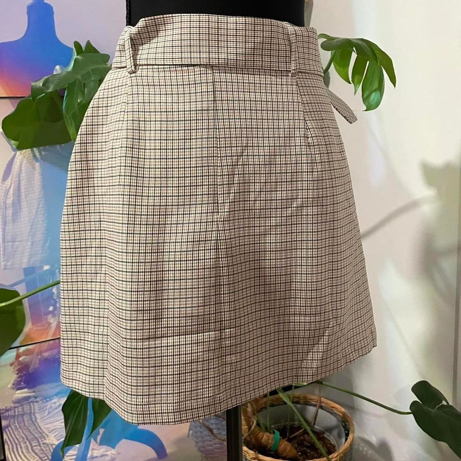 Charlie Holiday Cream and black plaid mini skirt with belt. size 6 - Image 2