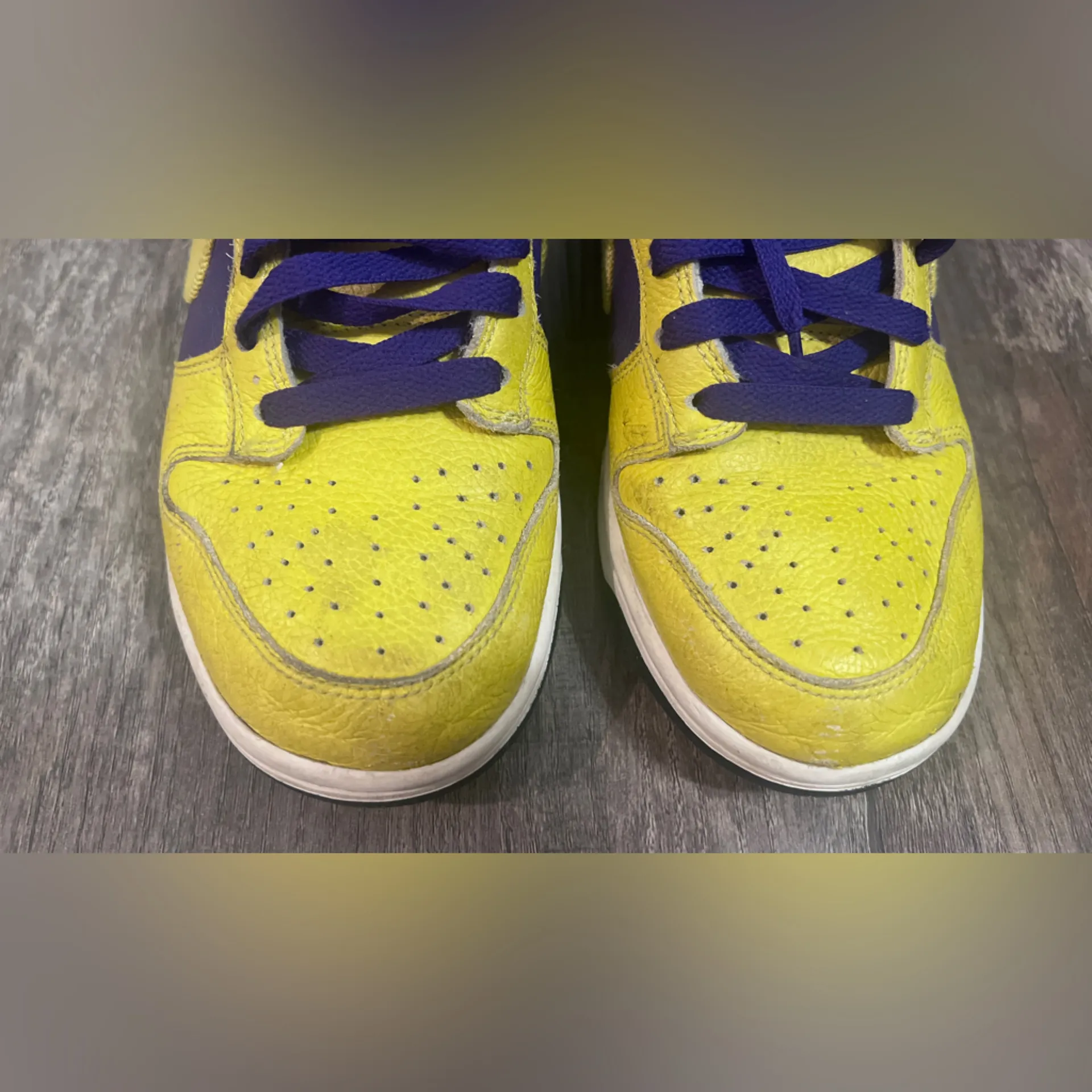 Nike Low Dunks Ladies 6.5 - Image 2