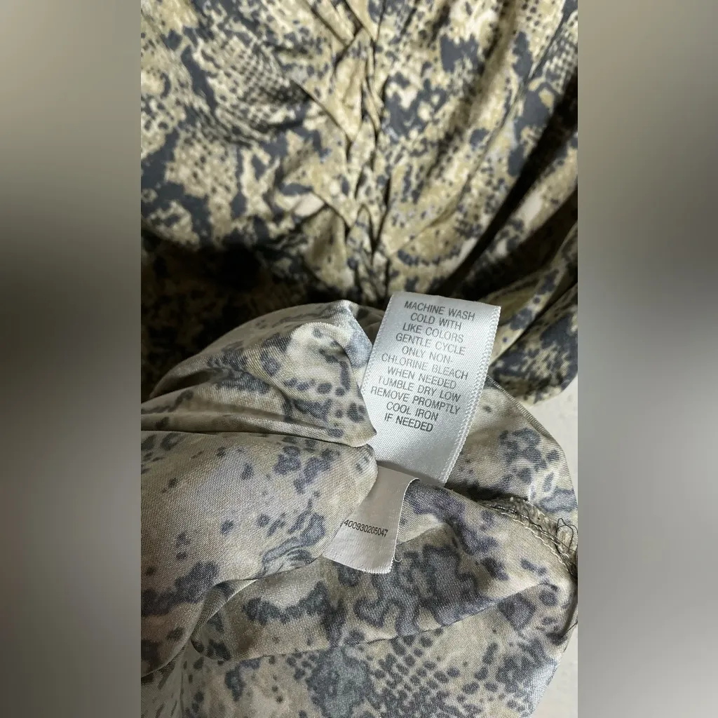 Dana Buchman Blouse with Snake Print and Draped Detail - Size L - Image 8