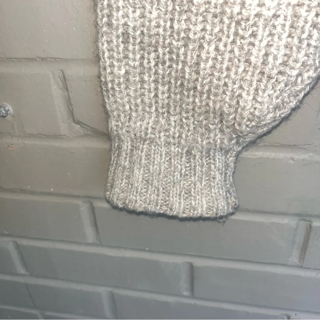 Eddie Bauer Vintage Chunky Long Sleeve Grey/Cream Wool Sweater M - Image 6