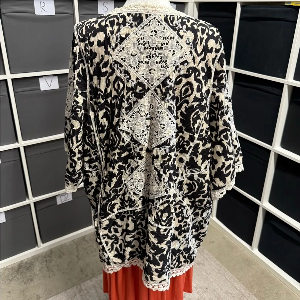 Paramo Design Black and White Patterned Lace Crochet Trim Caridgan Sweater NWOT Size 2X - Image 4