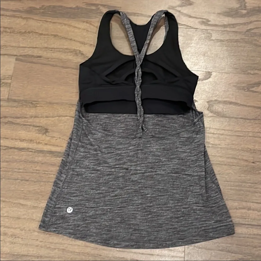 Lululemon Grey Twist Back Tank With Built In Sports Bra - Size 4 - Image 2