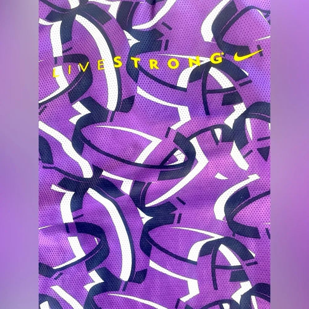 Nike Large Tank W/ Built in Bra EUC - Image 4