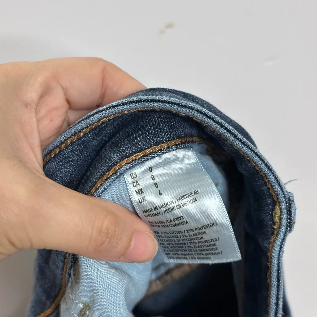 American Eagle Women Blue Denim Next Level‎ StretchX Midi Jean Shorts size 0 - Image 8