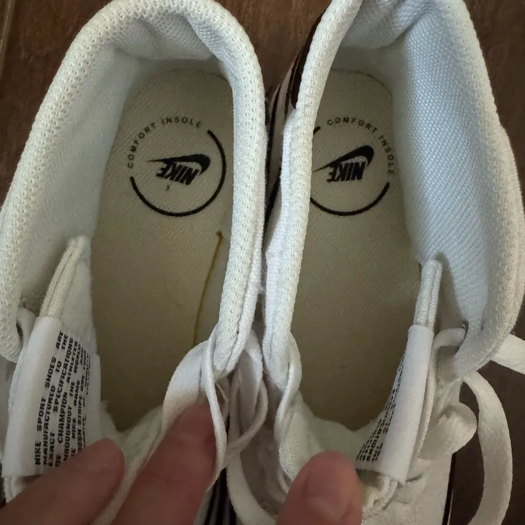 Nike NWOT  White Mid-Top Sneakers - Image 6