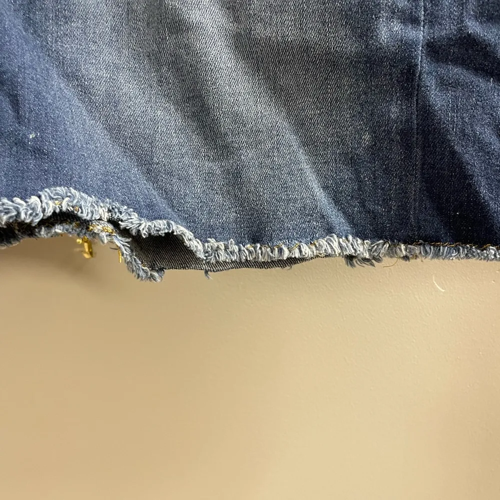 Rock & Republic Bumpershoot Studded Distressed Cut Off Jean Shorts Sz 10 - Image 4