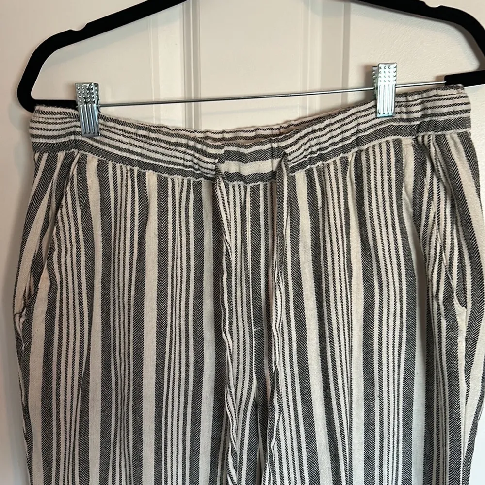 High rise, wide leg, black and cream stripe women pants, Old Navy size medium - Image 2