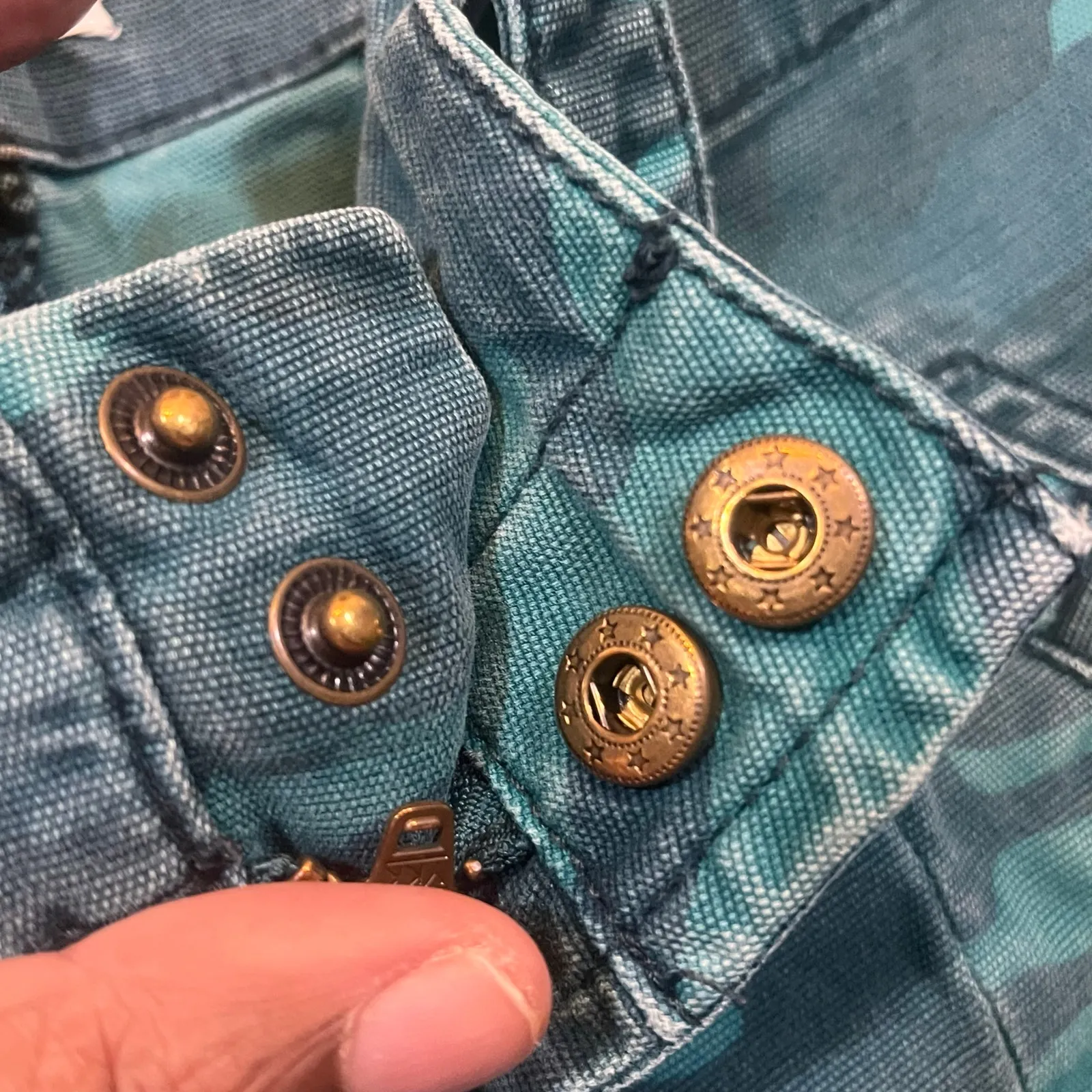 Anthropologie Austin High Rise Cropped Cargo Pant Teal Green Camouflage Size 28 - Image 3