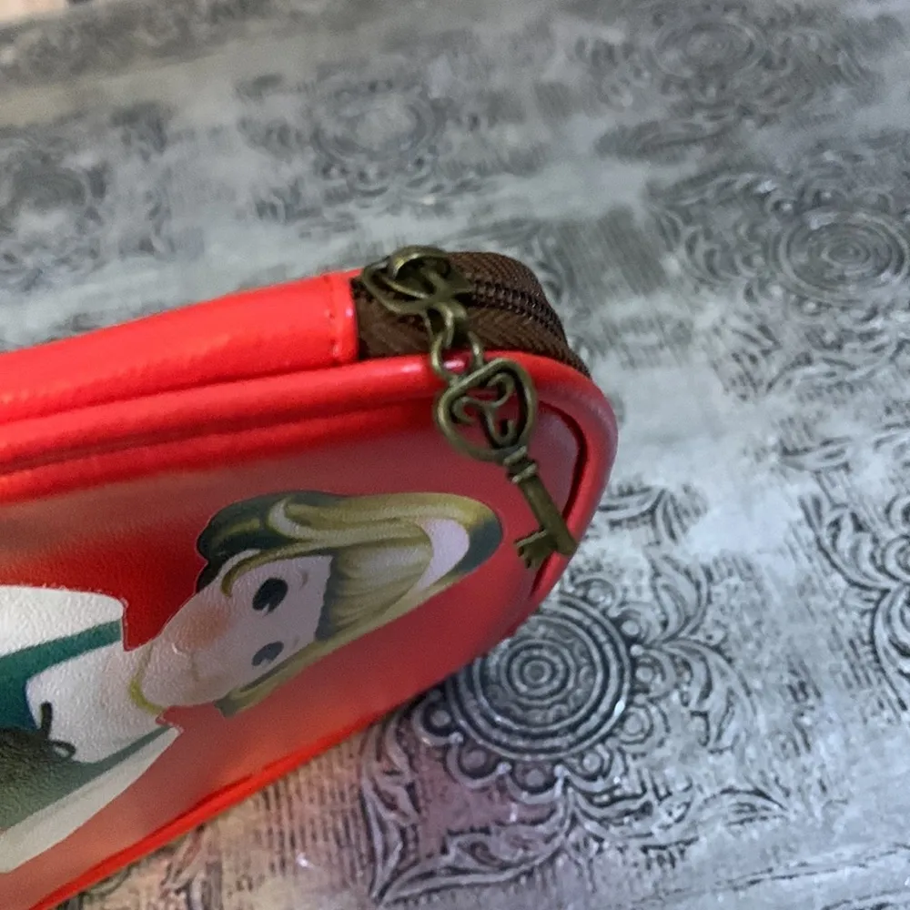 Paperdoll Mate Designed by Les Sismor Red Sweet Wallet - Image 3