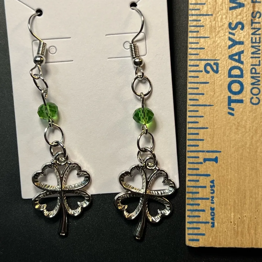 Silver Tone Four Leaf Clover Beaded Drop Pierced Earrings New - Image 2