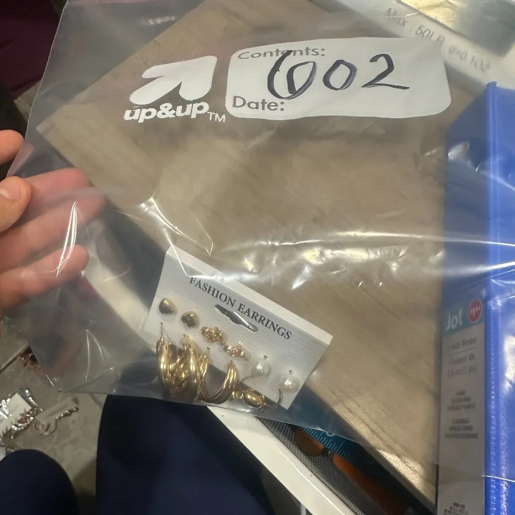 EUC Fashion Earrings Full Set (3 Studs, 2 Small Hoops, 1 Dangle Heart) Gold - Image 7