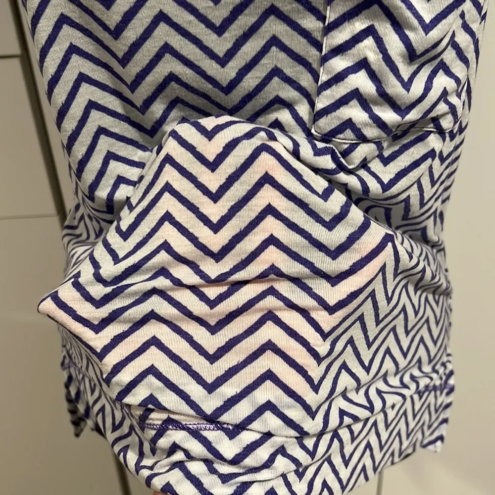 Lululemon T-shirt‎ . Size 8 - Image 3