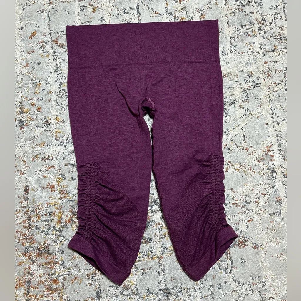 LULULEMON In the Flow Crop Leggings size 6 maroon - Image 4