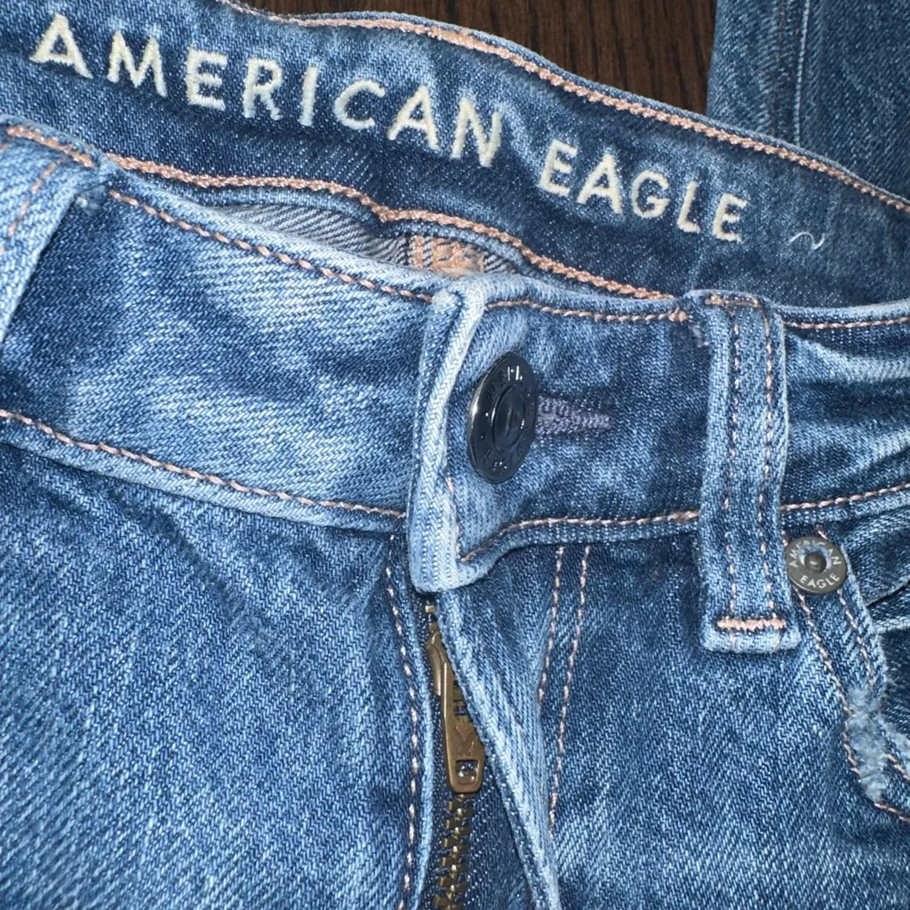 American Eagle MOM jeans distressed size 00 short - Image 2