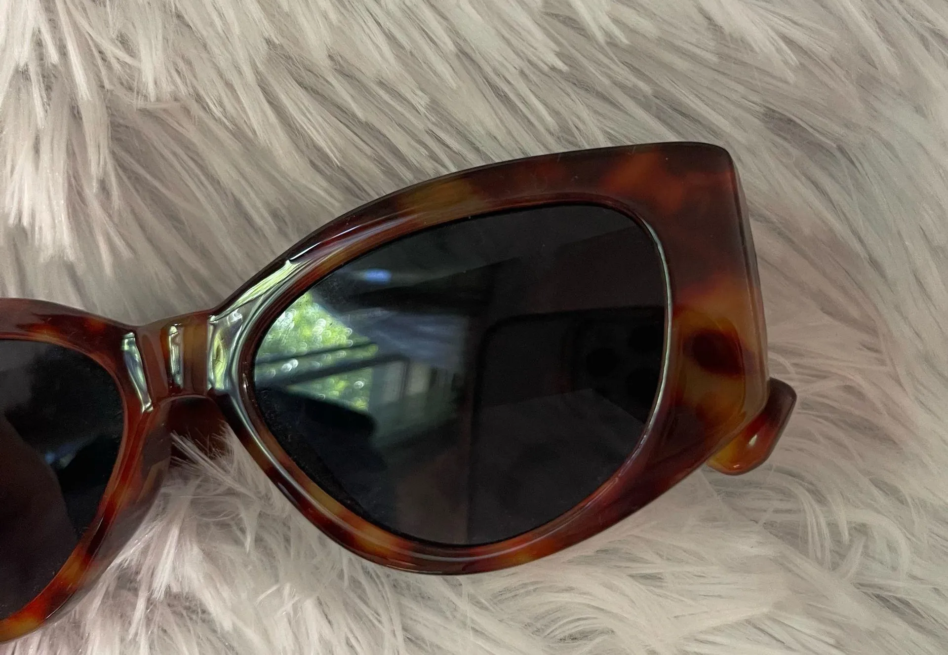 Cute retro slight cat eyed tortoiseshell sunglasses Brown - Image 2