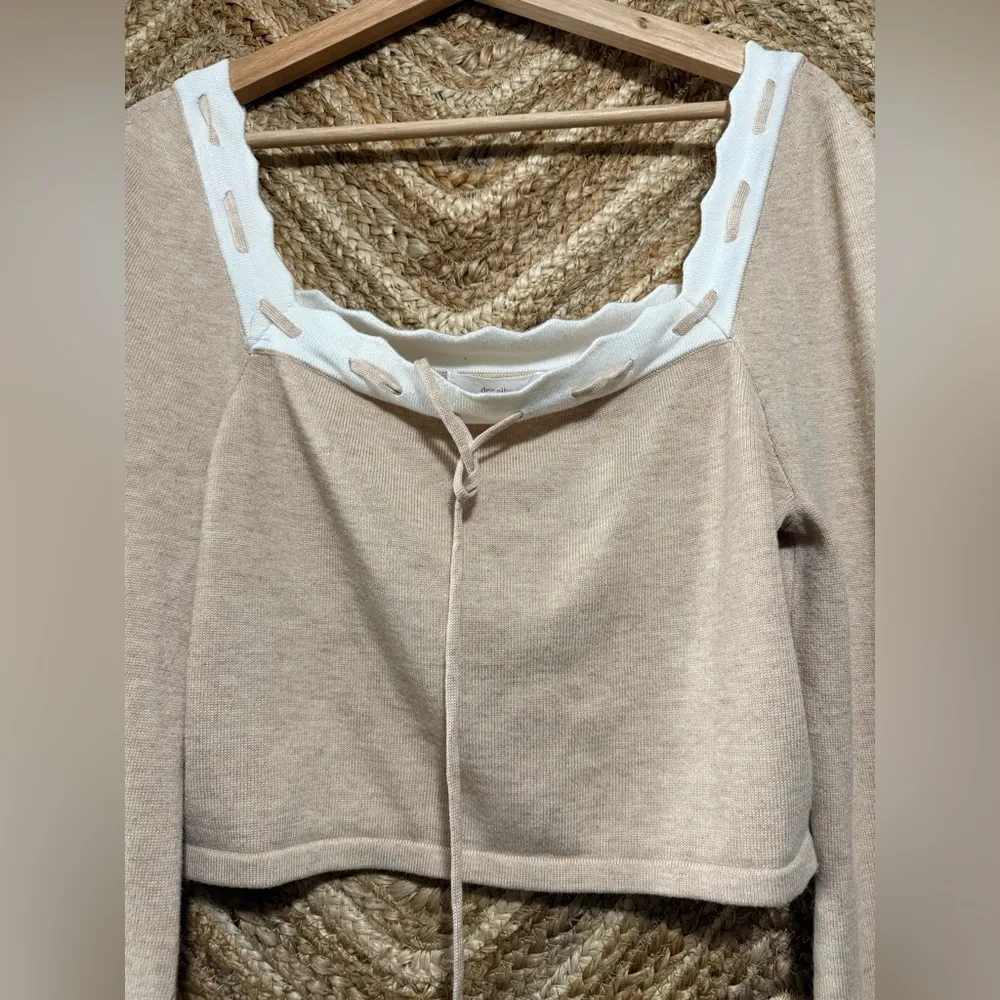 Dee Elly Women's Crop Beige Sweater Bell Sleeves,White Scallop Trim,Size XL,NWT - Image 2