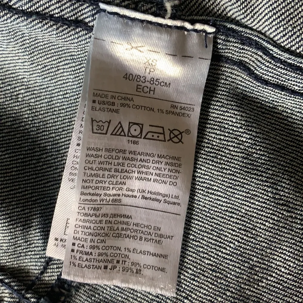 Banana Republic Crop Denim Jacket - Image 13