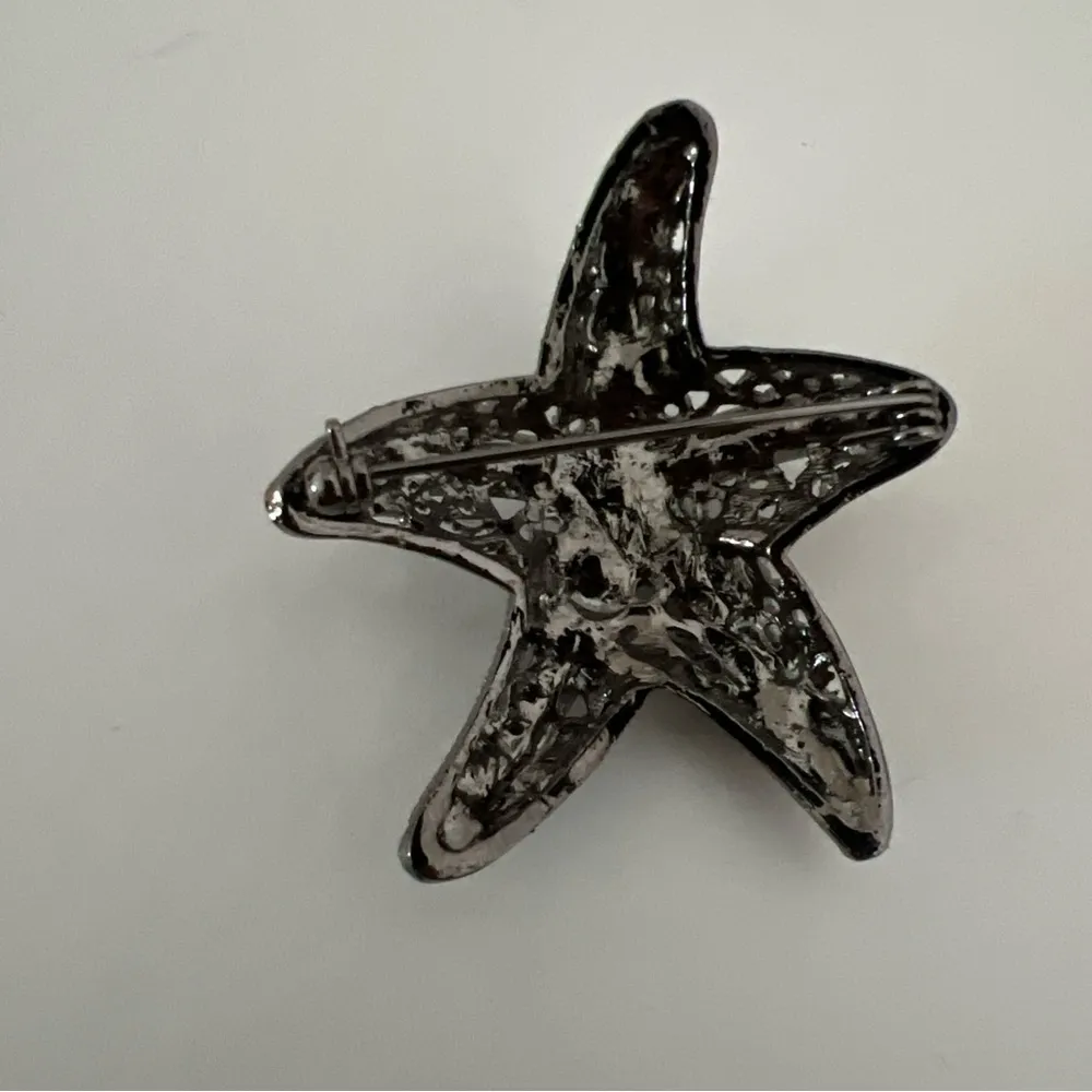 Silver Tone Color Shift Rhinestone Covered Starfish Brooch 2 Inches Gray - Image 2
