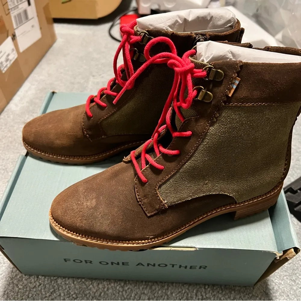 Toms Nolita Brown Olive Canvas Lace Up Boots Size 6.5 NWT - Image 2