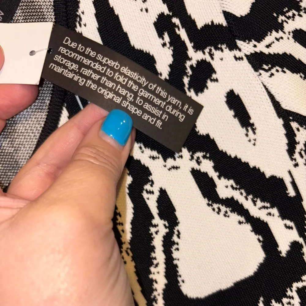 Pink Tartan Luxe Knit Black White Animal Print Crew Neck Size Medium Jaguar NWT - Image 4