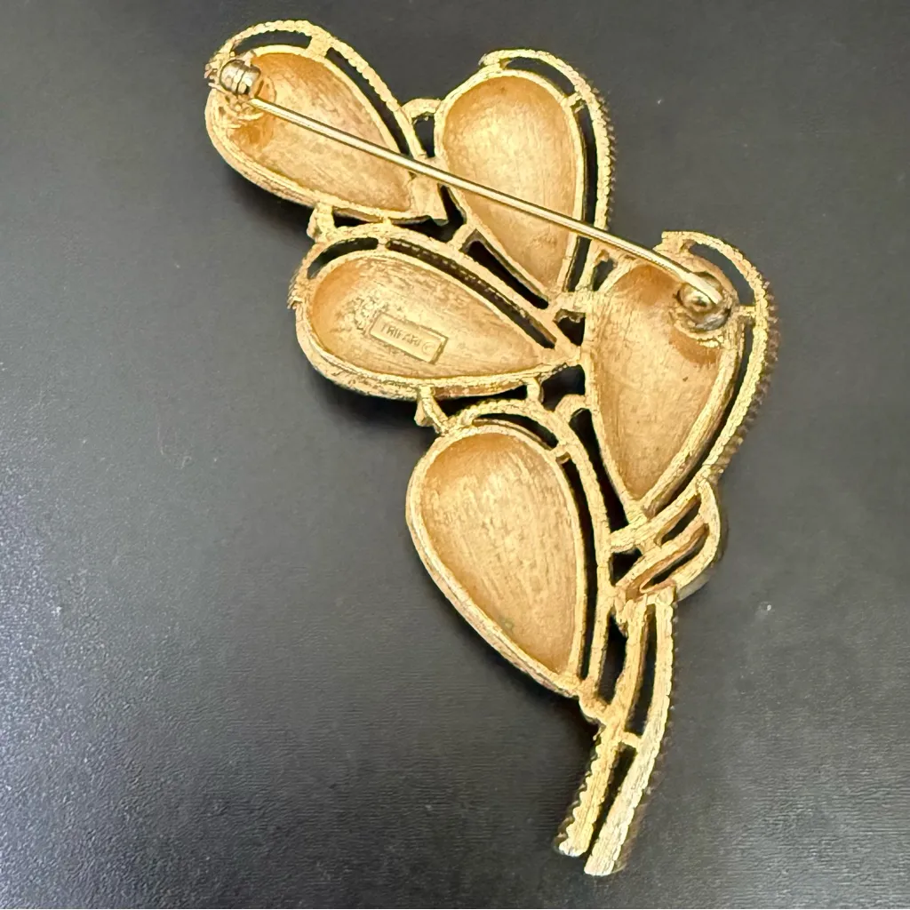 Vintage Crown TRIFARI Brushed Gold Tone Petal Leaf Leaves Pin Brooch 27.9g. - Image 7