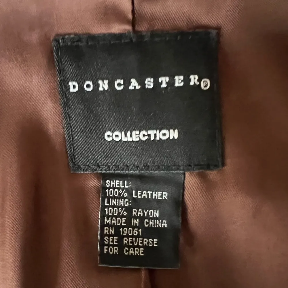 Doncaster Collection Brown Genuine Leather Jacket Size 10 and Skirt Size 12 Set - Image 6