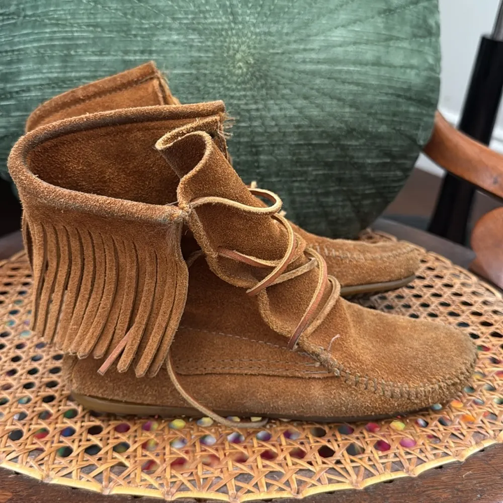 Minnetonka Tramper Tobacco Suede Lace Up Moccasin Fringe Booties - Image 2