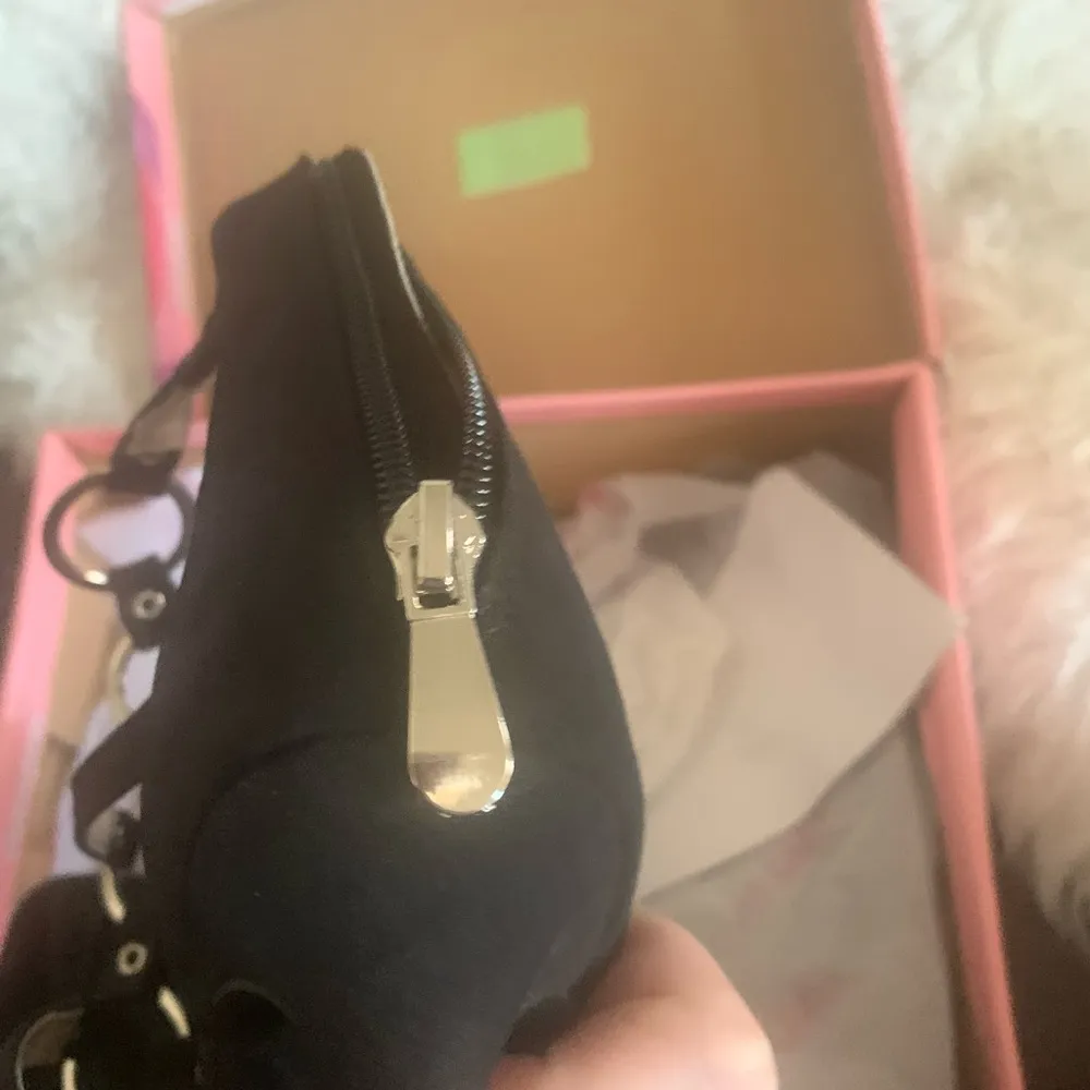 Via pinky Black Heels O-Ring Chain Open Toe Pumps 6.5 NIB - Image 5