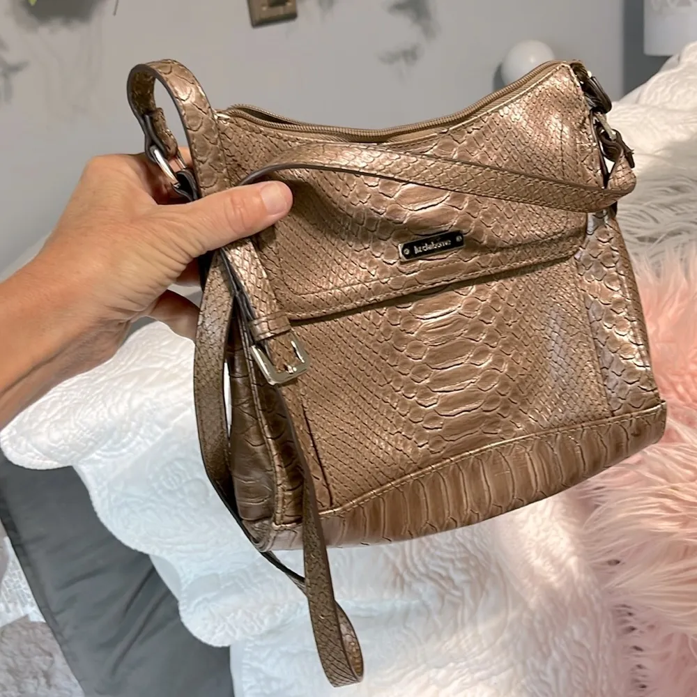 Liz Claiborne Shoulder Bag - Image 10