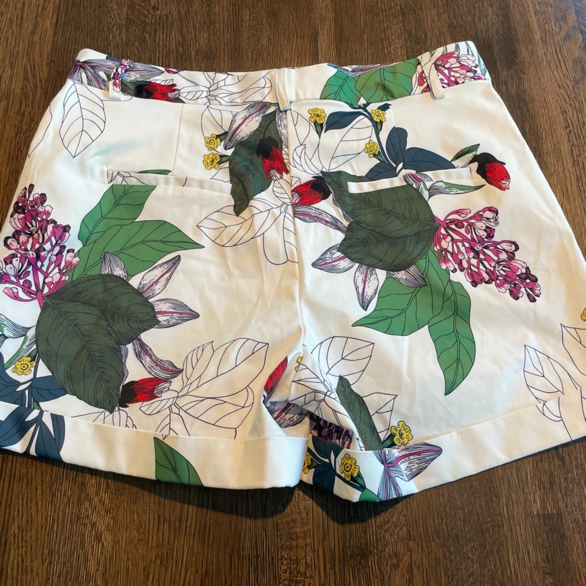 NWT Ovi Shorts - Size M - Image 2