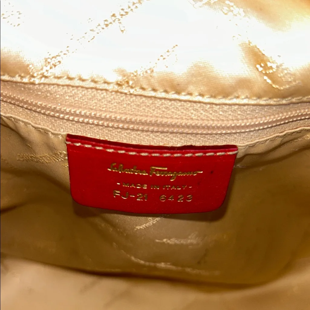 Salvatore Ferragamo Red Leather Shoulder Bag - Image 7