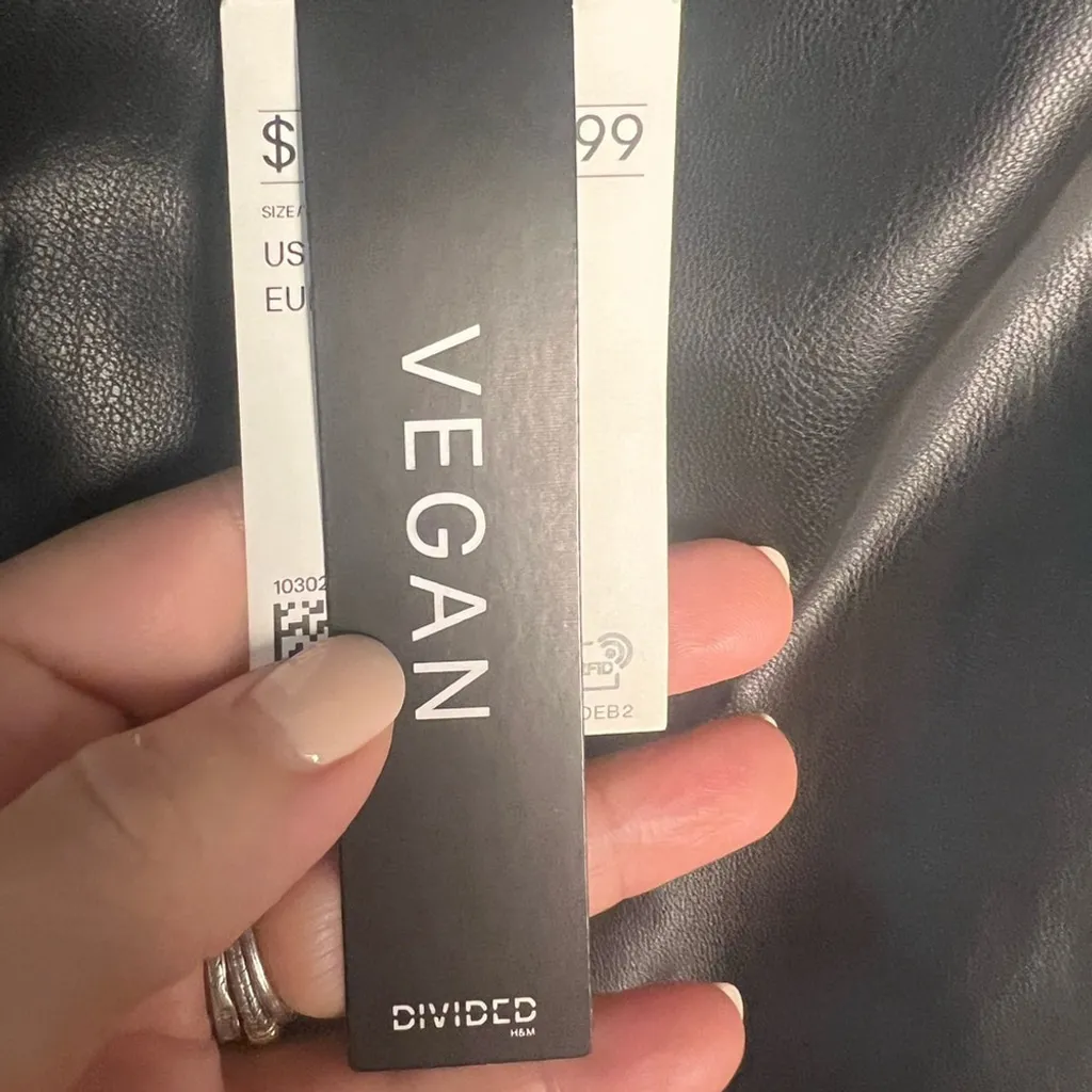 H&M Black Mini Skirt for Night Out Minimalist Modern Gothglam - Image 6