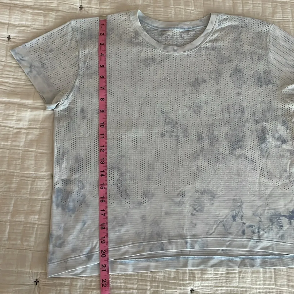 LULULEMON Train to Be Short Sleeve in Blue Linen / Chalk Wash Water Drop Size 10 - Image 10