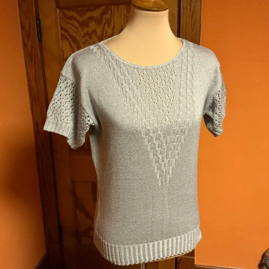 Vintage 1980s Grey Short Sleeve Knit Sweater Classic Soft Neutral Gray Size M - Image 6