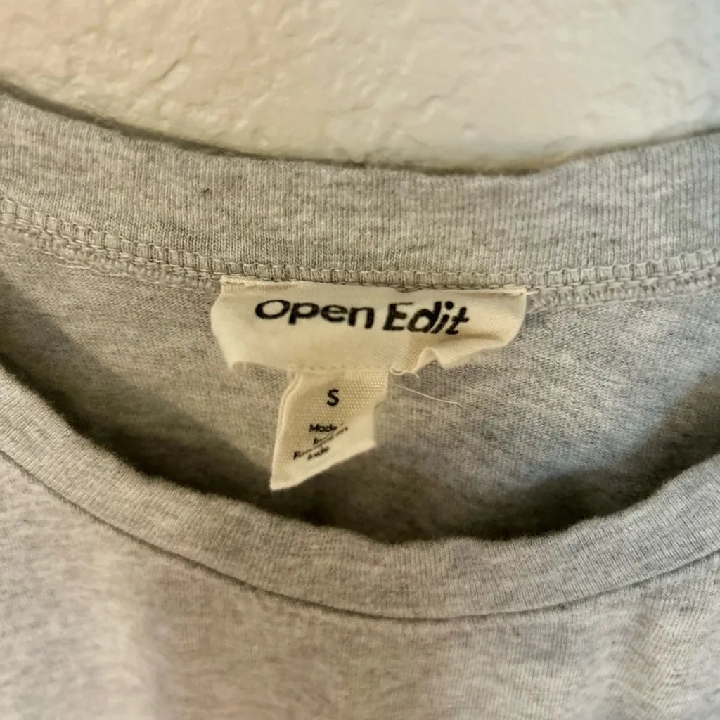 Open Edit  Gray Women's Basic Crop Top Short Sleeve Size Small - Image 2
