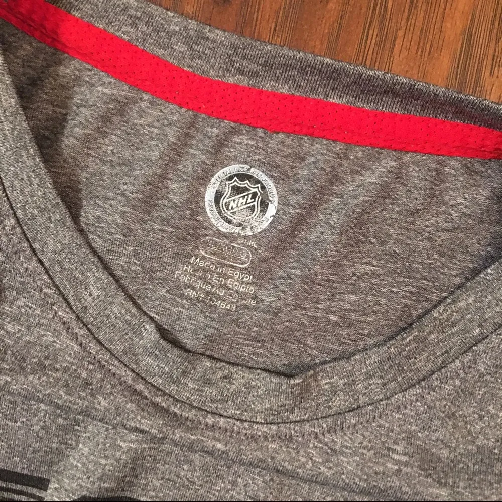 Chicago Blackhawks Jersey Tee Shirt NHL Women’s Gray Black Red Size XL - Image 10