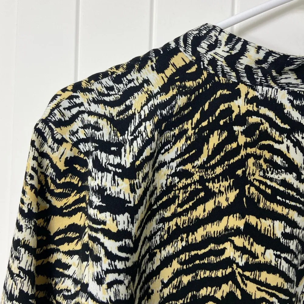 EUC Women’s black yellow cream tiger print button front v - Image 5