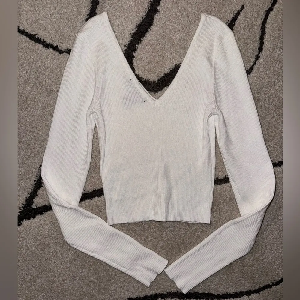 Ribbed Cropped Fitted Sweater - Image 4