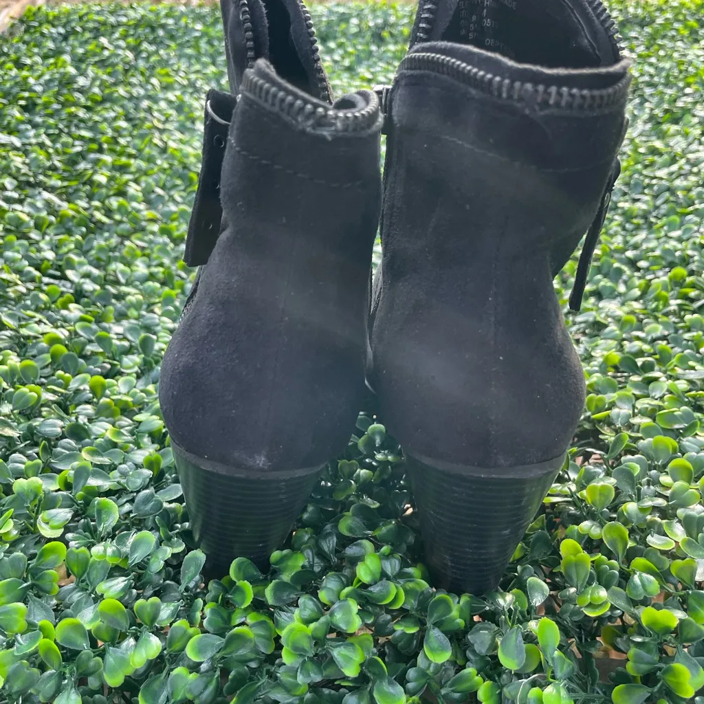Dolce by Mojo Moxy Black Ankle Booties Size 9 - Image 3