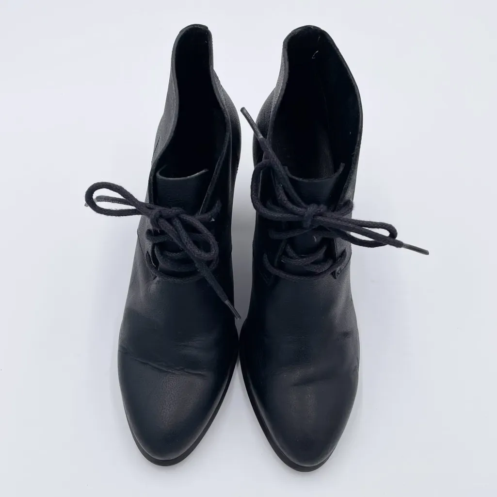 UGG Mackie Lace Up Ankle Boot Size 8.5 Block Heel Vintage Style Black Leather - Image 3