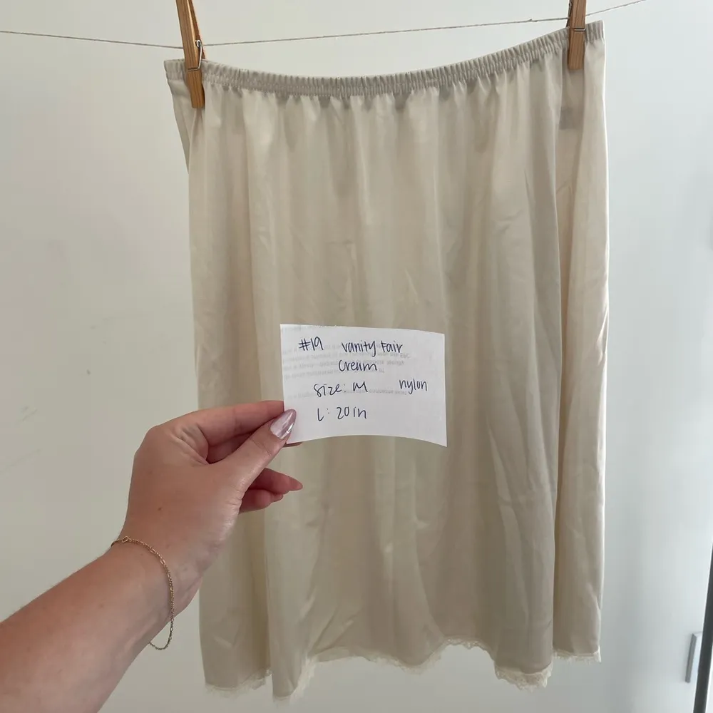 Vintage Vanity Fair Cream 20in Nylon Slip Skirt - Image 8