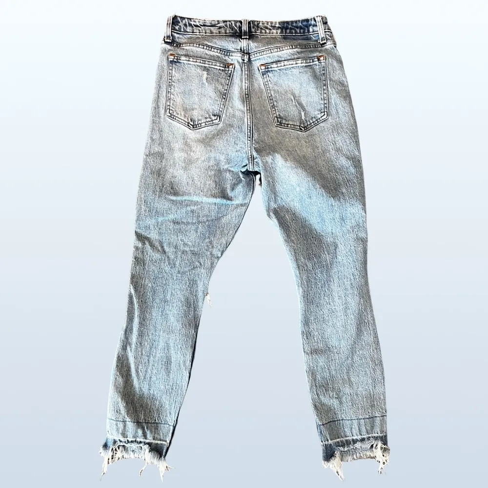 Abercrombie and Fitch Curve Love High Rise
Mom Jean, Size 27 (4) Regular - Image 7