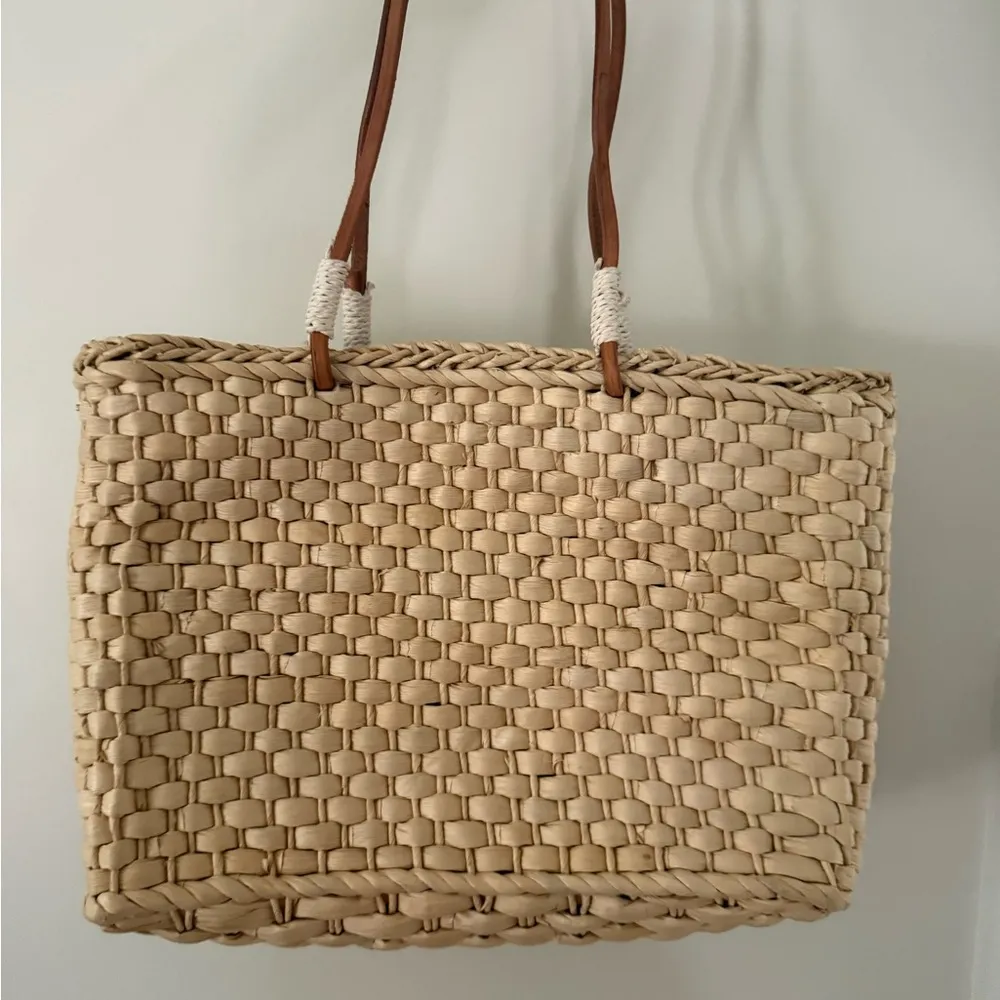 QVC Straw Tote Bag Umbrella Flip Flop Beach Chair Sequin Woven Beach Vacation Brown - Image 4