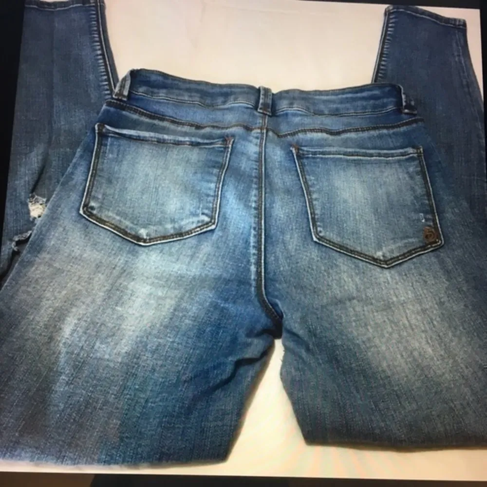 Juniors size 7  Ankle Jeans - Image 10