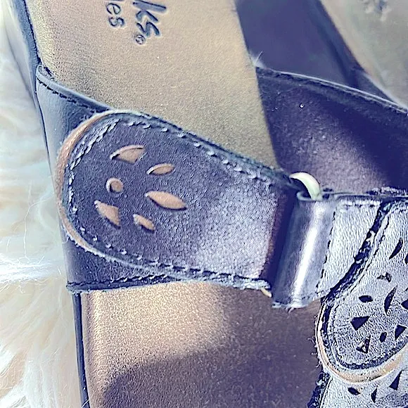 Clark’s black slide sandals with Velcro adjustment - Image 7