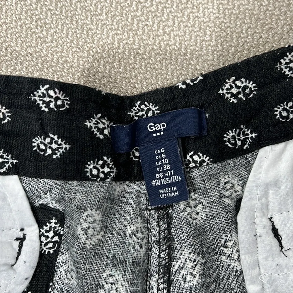 Women’s gap linen blend shorts with tie - Image 3