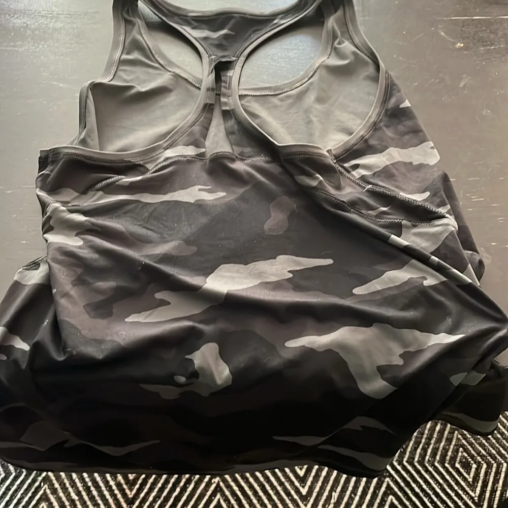 large tank top in black camouflage. GUC. - Image 3